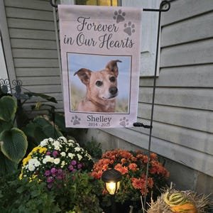 Kelly’s Etsy review photo showing Shelley’s personalized memorial garden flag in her home
